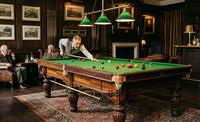 Table de billard ancienne style vintage, ambiance club anglais
